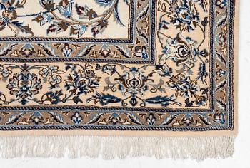 An Oriental carpet, approx. 354 x 243 cm.
