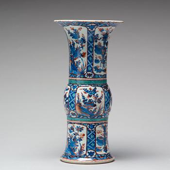 A blue and white 'Clobbered' vase, Qing dynasty, Kangxi (1662-1722).