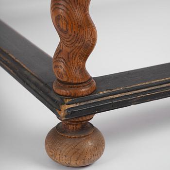 Schatull på benställning av Bruno Mathsson, Firma Karl Mathsson, Värnamo, 1933, samt 1700-tal.