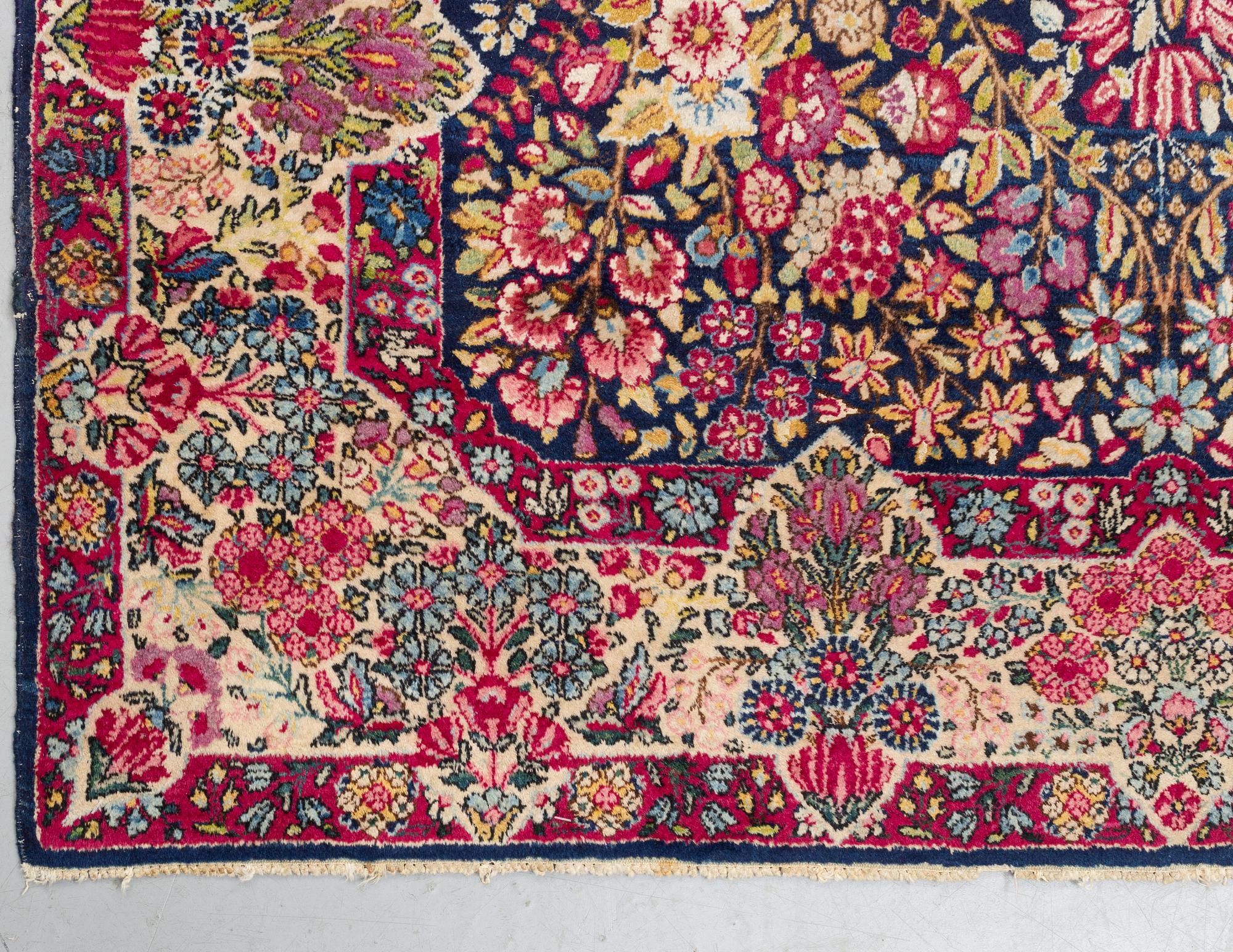 Matto, semi-antique Kerman, ca 218 x 140,5 cm.