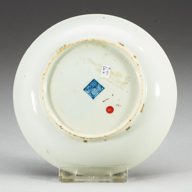 A blue and white dish, Ming dynasty, Tianqi (1621-27).