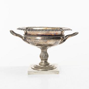 Skål på fot, silver, empire, 1800-talets första hälft, troligen Tyskland.