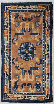 A RUG, antique/semi-antique Ningxia, ca 152,5 x 84 cm.