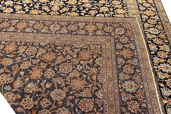 A Kashan carpet, a. 405 x 290 cm.