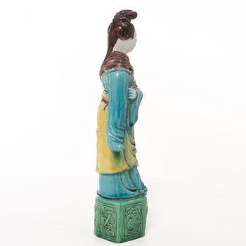 A Chinese porcelain figure of an elegant lady, 20th century.