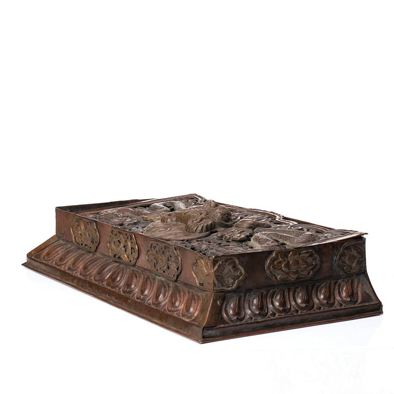 A copper alloy and brass ritual folding table, Tibet/Nepal, 1900-tal.