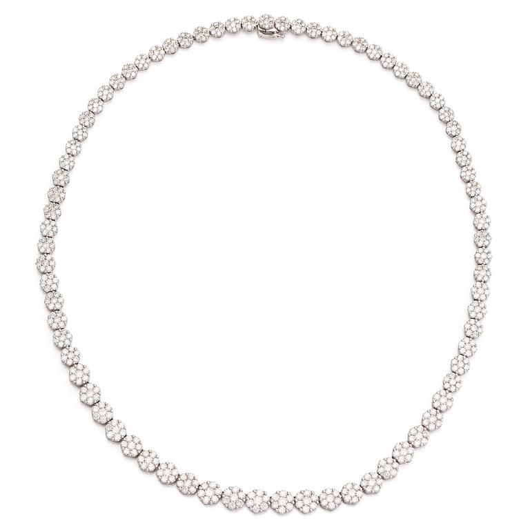 Collier, 18K vitguld, diamanter totalt ca 17.62 ct enligt gravyr. Utländska stämplar.