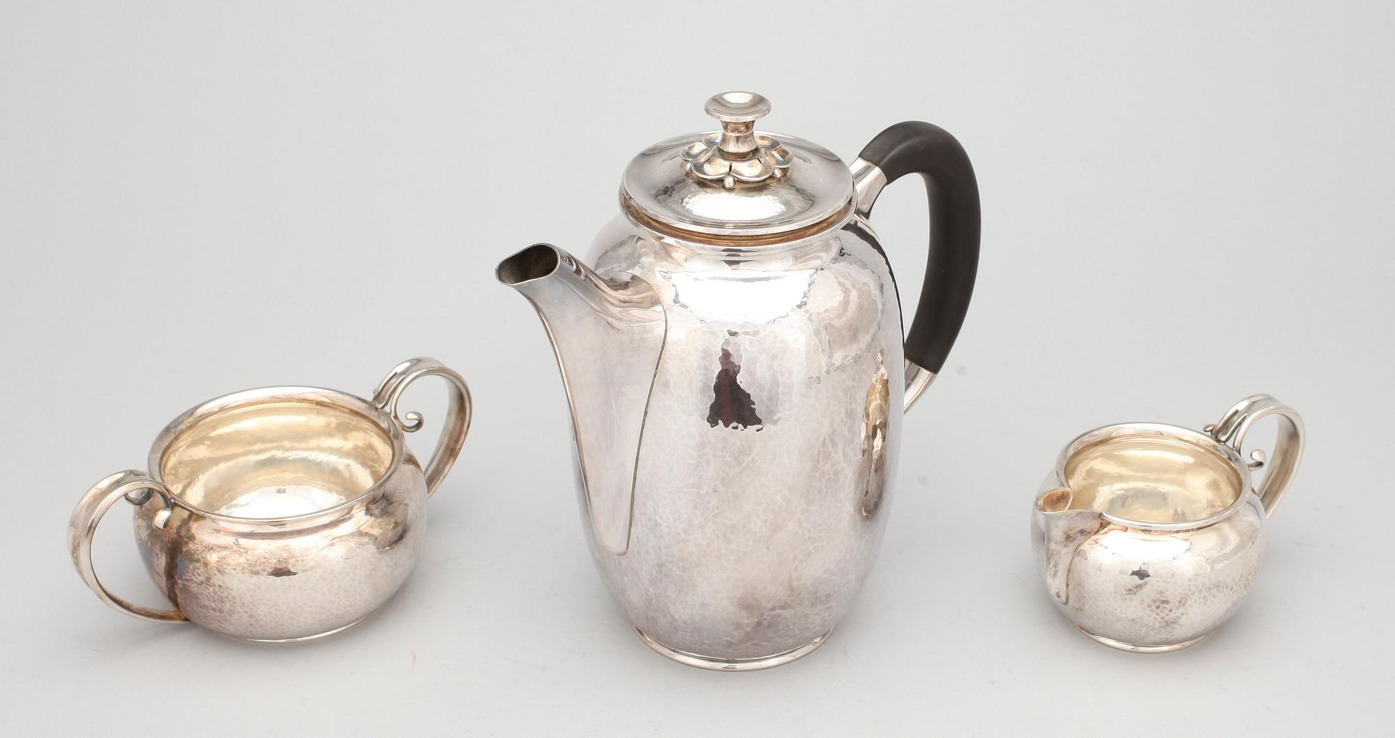 KAFFESERVIS, 3 delar, sterlingsliver, Cohr, Danmark 1900-tal. Tot ca 1060 gram.
