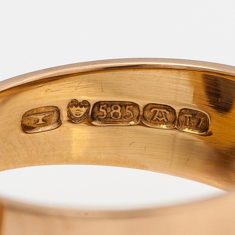 Elis Kauppi, A 14K gold ring with a smoky quartz. Kupittaan kulta, Turku 1972.