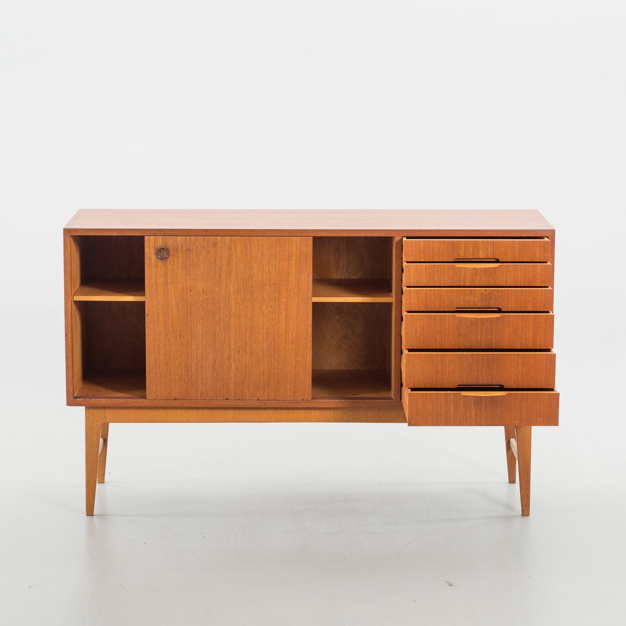 SIDEBOARD, teak. 1900-TALETS MITT.