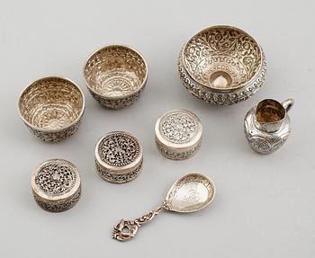 SILVERFÖREMÅL, 8 delar, 1900-tal. Vikt ca 192 gram.