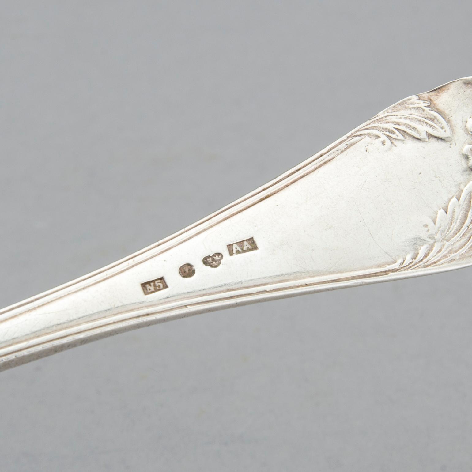 BESTICK I SILVER, 32 delar, olika svenska mästare, 1800/1900-tal. Total vikt ca 2035 gram inklusive knivblad.