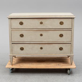 CHEST OF DRAWERS, first half of the 19th century.