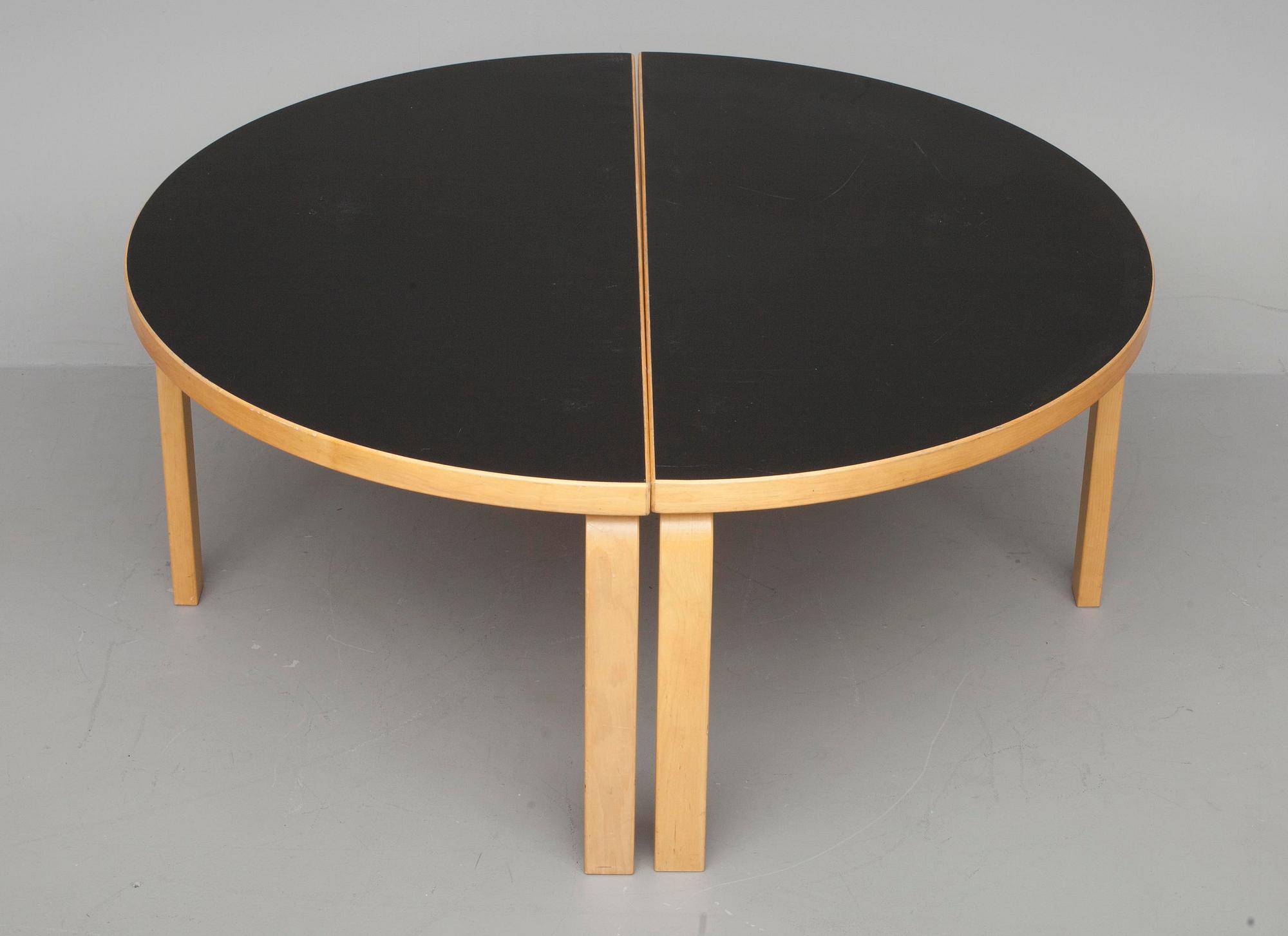 BORD, 2 halvmånformade delar, Alvar Aalto, Artek, modellen formgiven 1935.