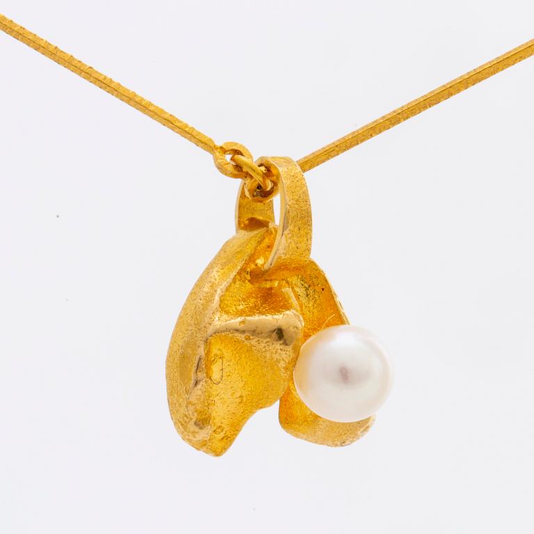 LAPPONIA pendant w chain 18k gold 1 cultured pearl approx 5 mm, length approx 45 cm.