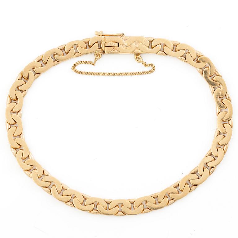 18K gold bracelet.