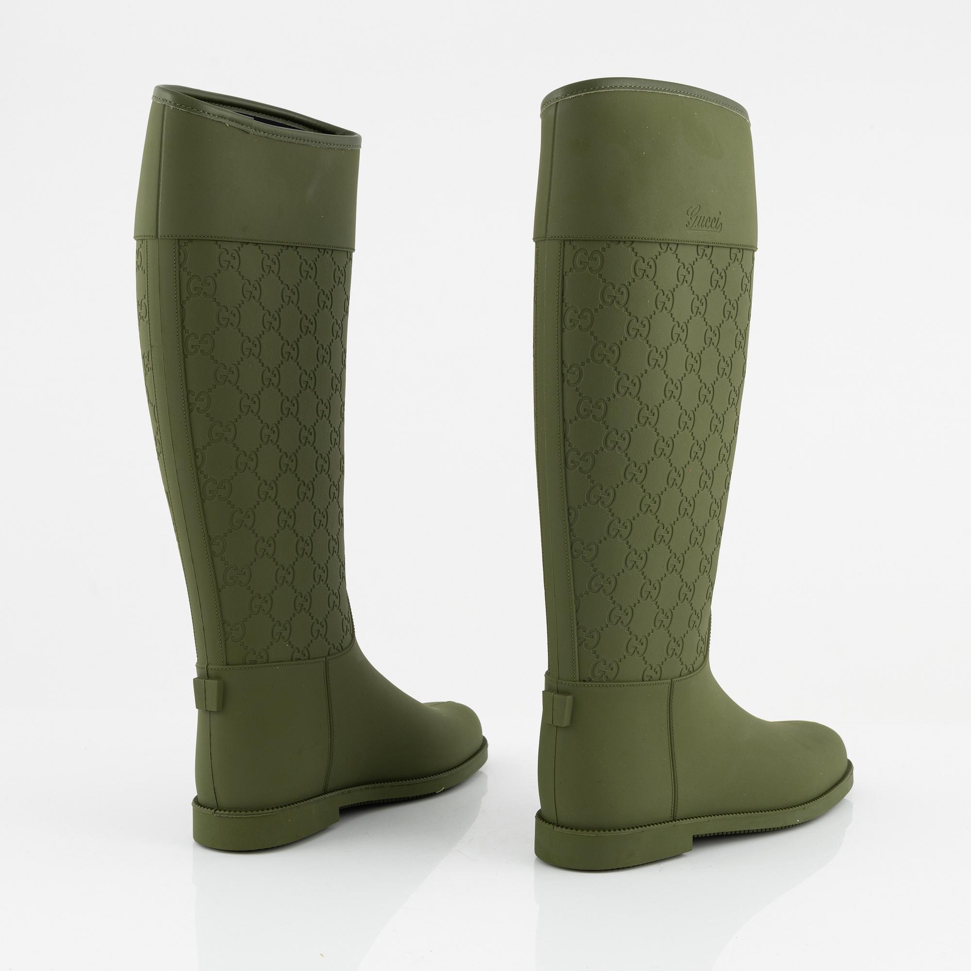 Gucci, a pair of green rubber boots, Italian size 37.