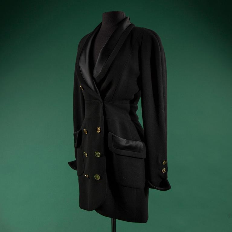 A jacket by CHANEL, in size 38(FR).