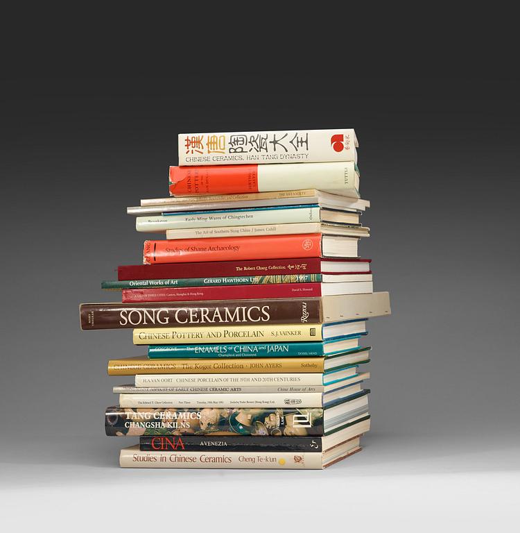 BÖCKER OCH UTSTÄLLNINGSKATALOGER, 20 stycken, främst Kineseiskt porslin.