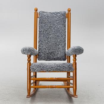 Gungstol, Nesto, Nässjö stolfabrik, modell 295, 1900-talets andra hälft, s.k. Kennedy-gungstol.