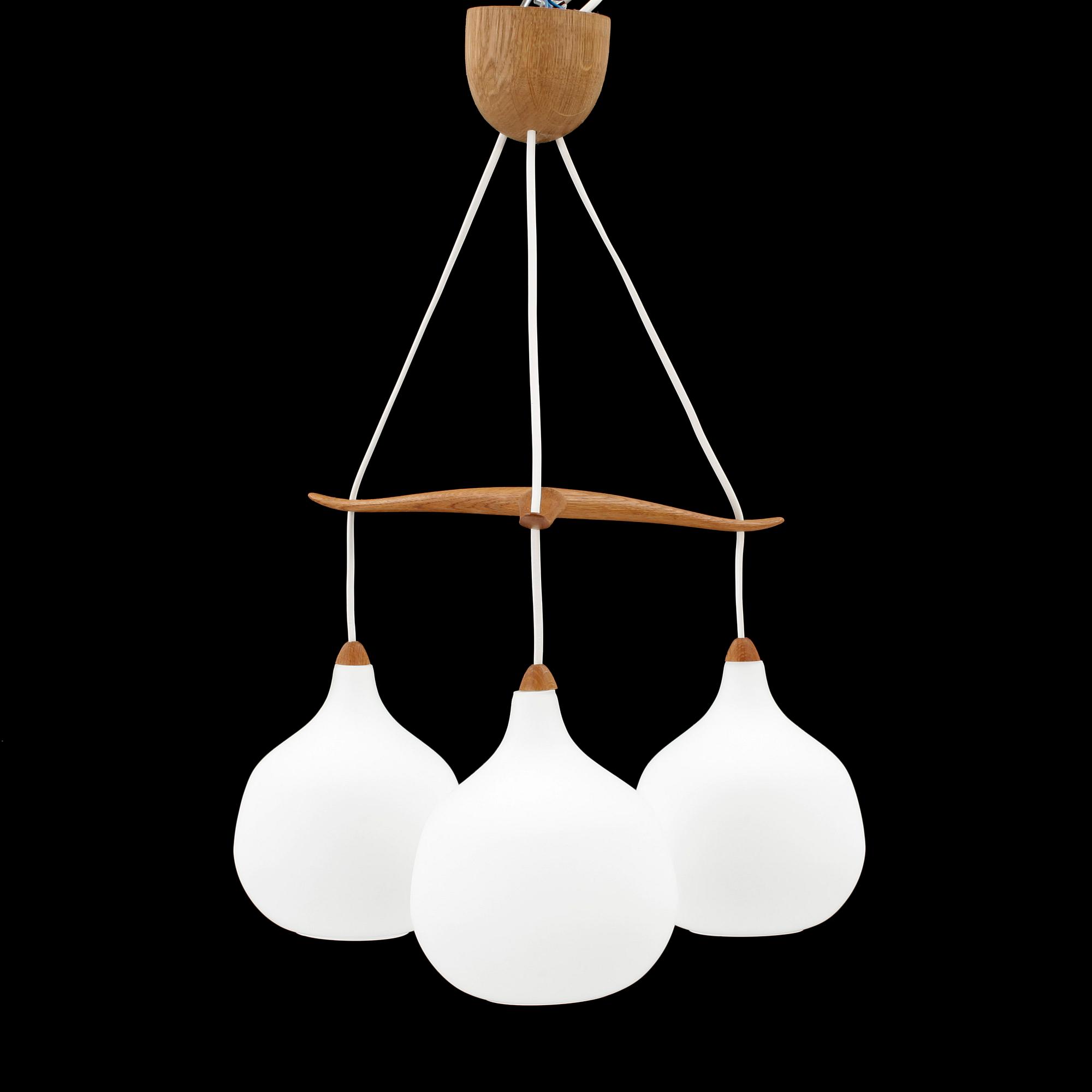 TAKLAMPA, Uno och Östen Kristiansson, Luxus, Vittsjö. Modellen formgiven 1952. Höjd ca  60 cm.
