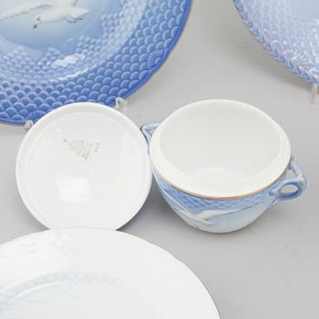 46 pieces of porcelain tableware from Bing & Gröndahl, second half of the 20th century.