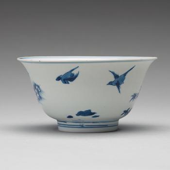 SKÅL, porslin. Qingdynastin, Kangxi (1662-1722). Med Chenghuas märke.