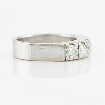 Ring, half eternity, white gold with five brilliant-cut diamonds, total approx. 1.01 ct.