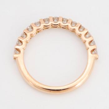 Brilliant-cut diamond ring.