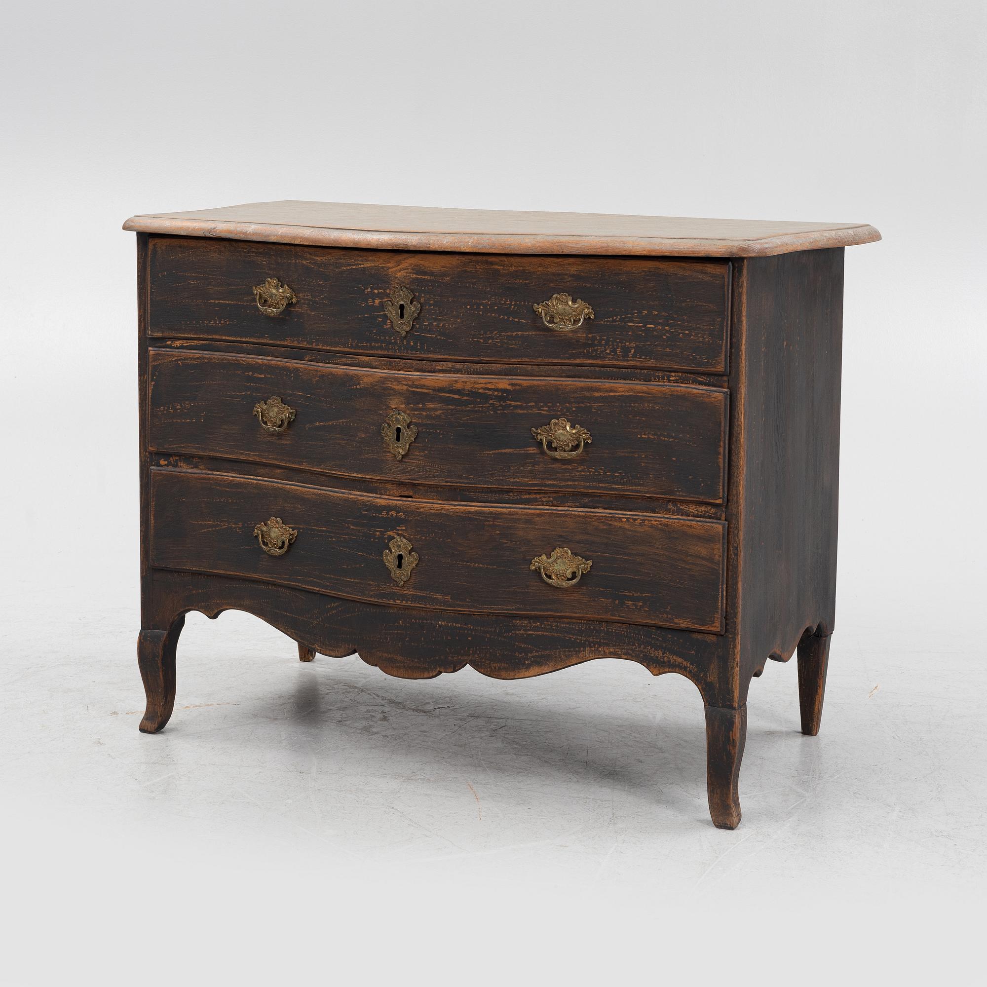 A late Baroque chest of drawers, 18th century.
