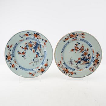 A group lot of six Chinese Export dishes, Qing dynasty, 18th century.