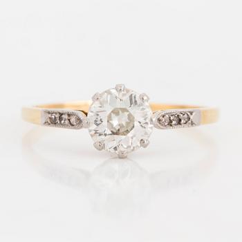 RING, 18K gold and platinum with an old cut diamond approx. 0.60 cts, and 6 small rose cut diamonds.