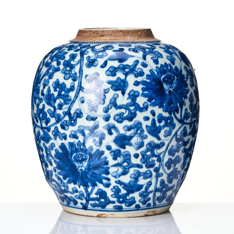 A blue and white lotus jar, Qing dynasty, Kangxi (1662-1722).