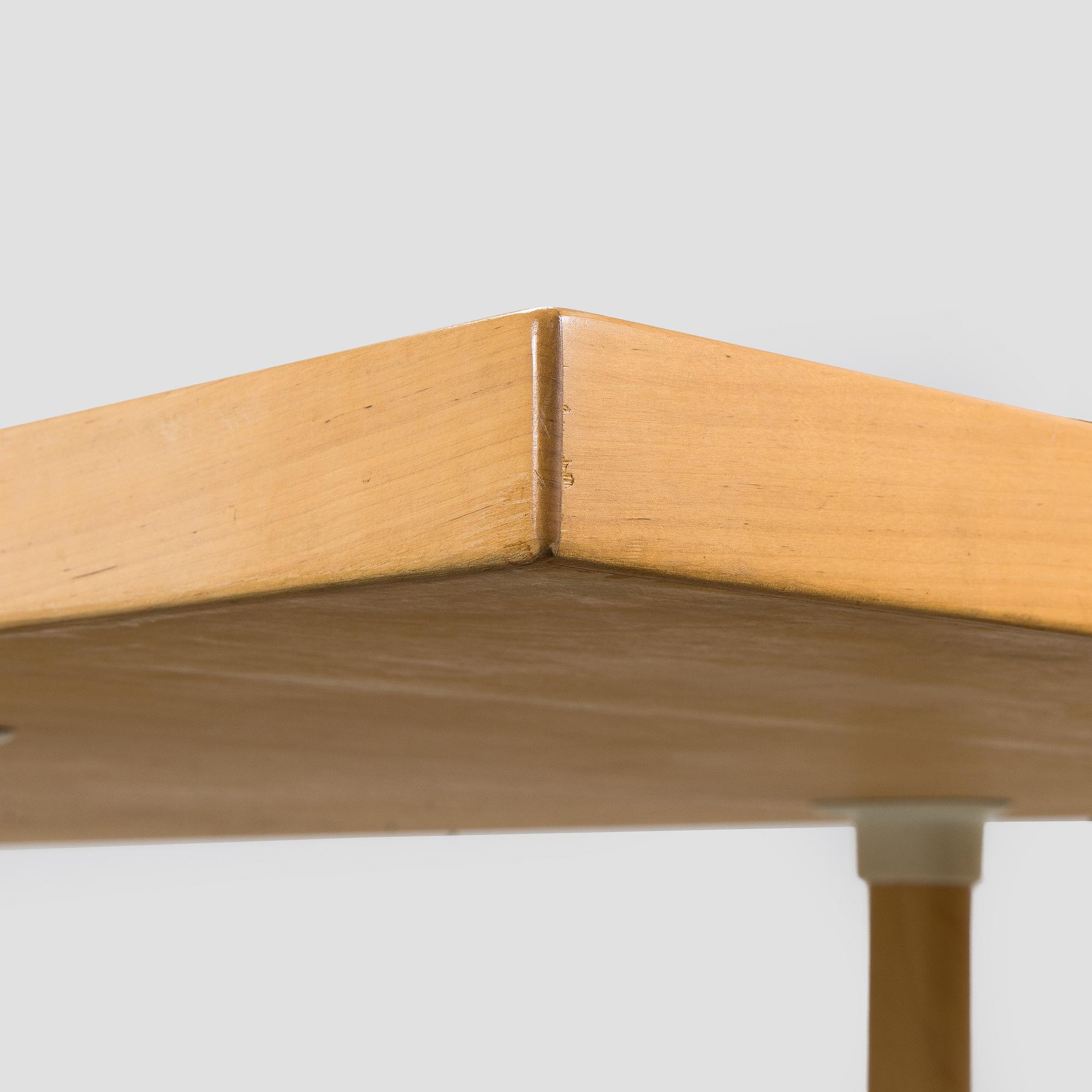 Alvar Aalto, ruokapöytä / neuvottelupöytä, malli 86, Artek, 1900-luvun loppu.