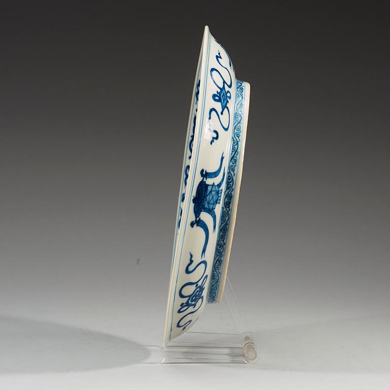 A blue and white dish, Qing dynasty  with Wanlis six character mark (1573-1619).