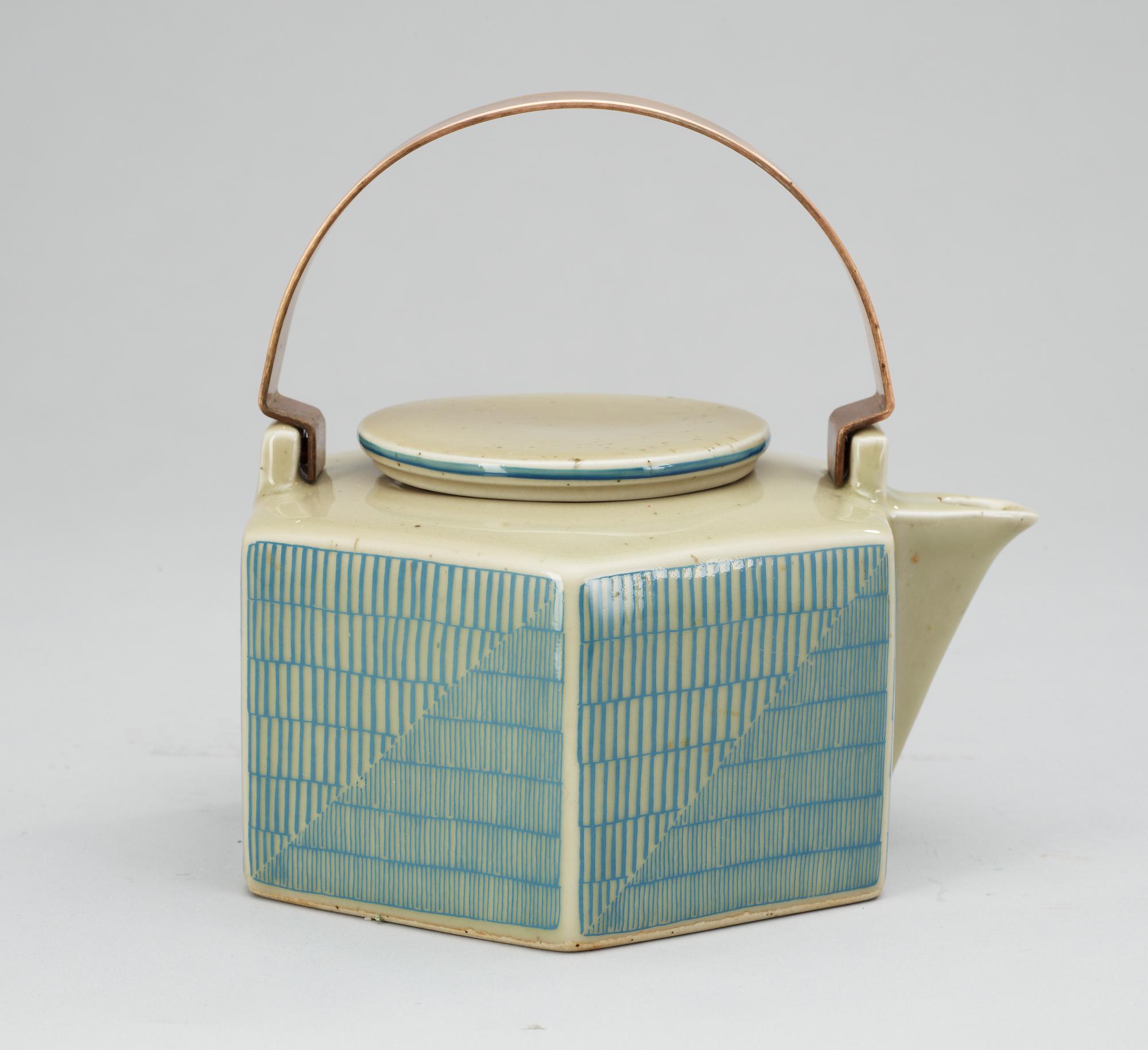 A Signe Persson Melin stoneware 'Six-sided' teapot, Rörstrand.