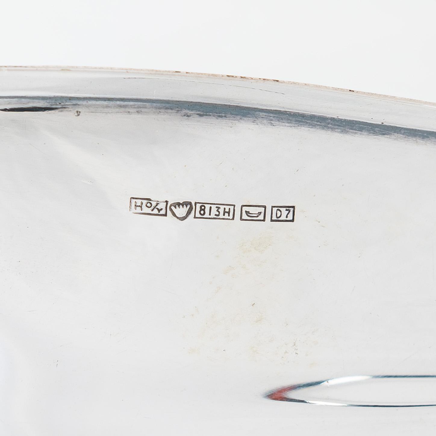 Tapio Wirkkala, skål och fat, silver, Hopeatehdas, Helsingfors 1957 och Kultakeskus, Tavastehus 1963.