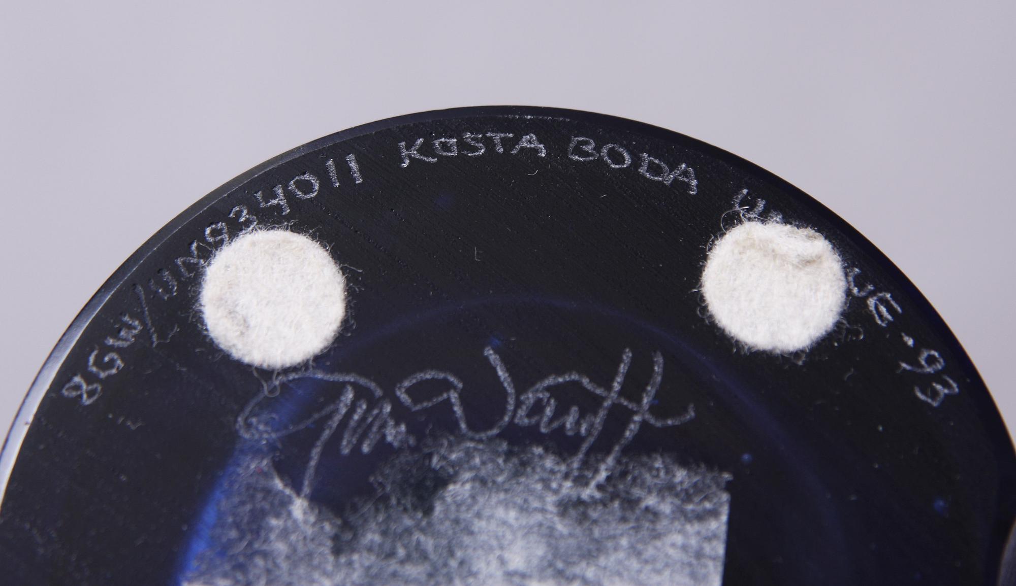 VAS, glas, Göran Wärff, Kosta Boda, unik, sign och dat -93.