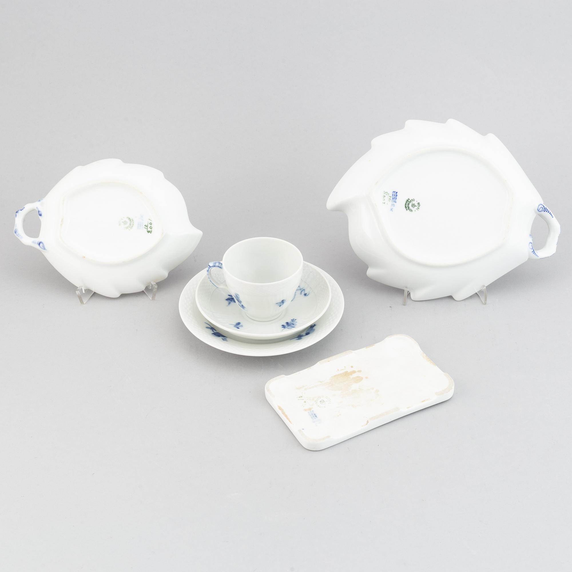 36 pieces, Royal Copennhagen,  "Blå blomst", Denmark.