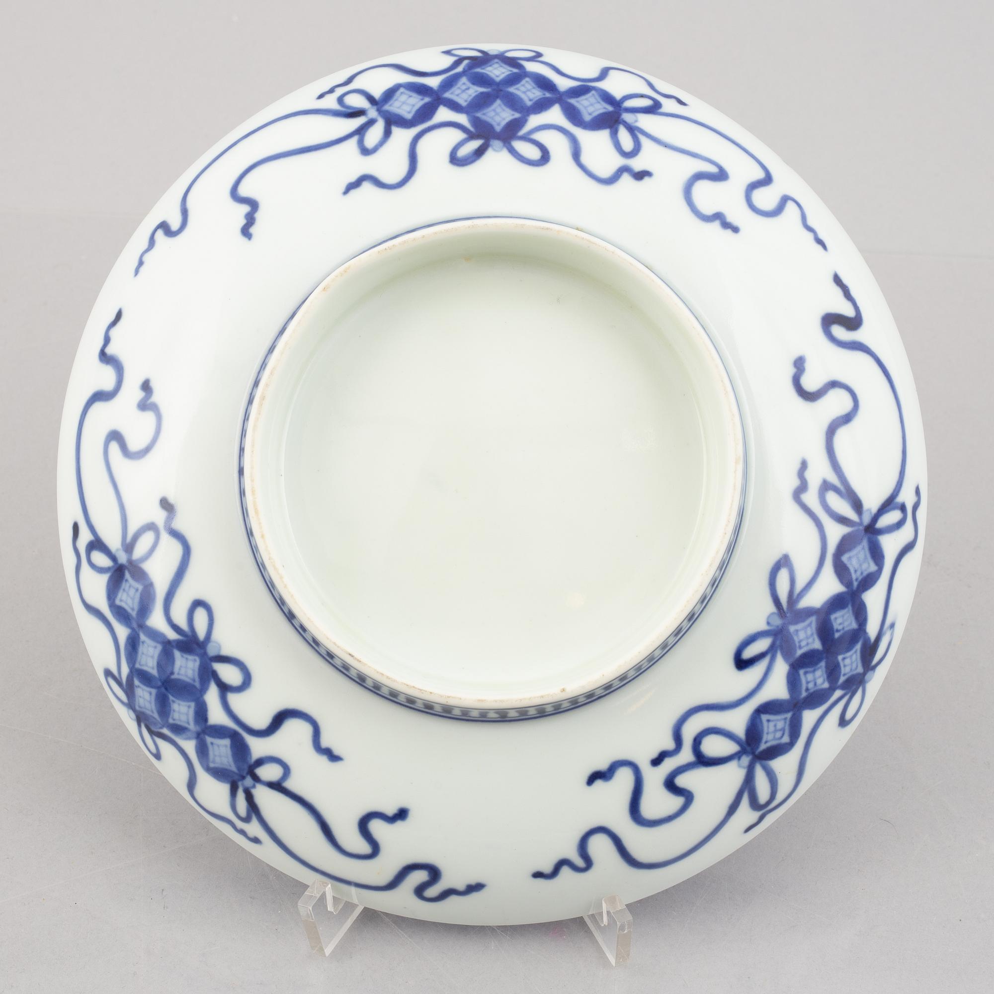 A Japanese 'Nabeshima ware' porcelain dish and bowl, Edo/Meiji, 19th century.
