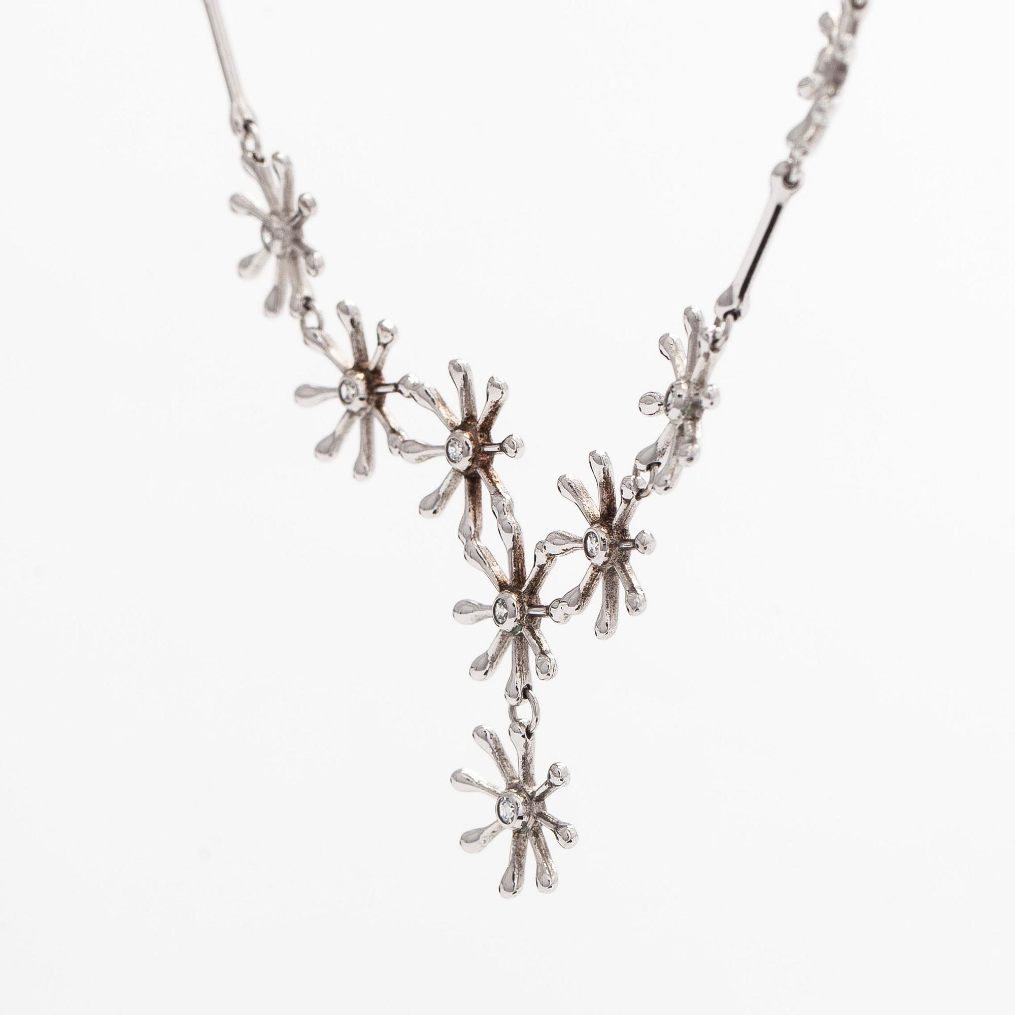 Kalevala Koru, collier, "Polaris", 18K vitguld och briljantslipade diamanter, Kirsti Doukas, 2006.