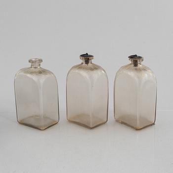 A wooden box with three glass flaska, first half of the 19th century.