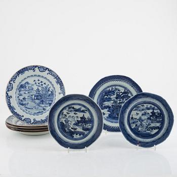 A group of six Chinese blue and white export porcelain plates and two dessert dishes, Qing dynasty, 18th and 19th cent.