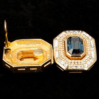 ÖRHÄNGEN, gulmetall, blå syntetisk sten.