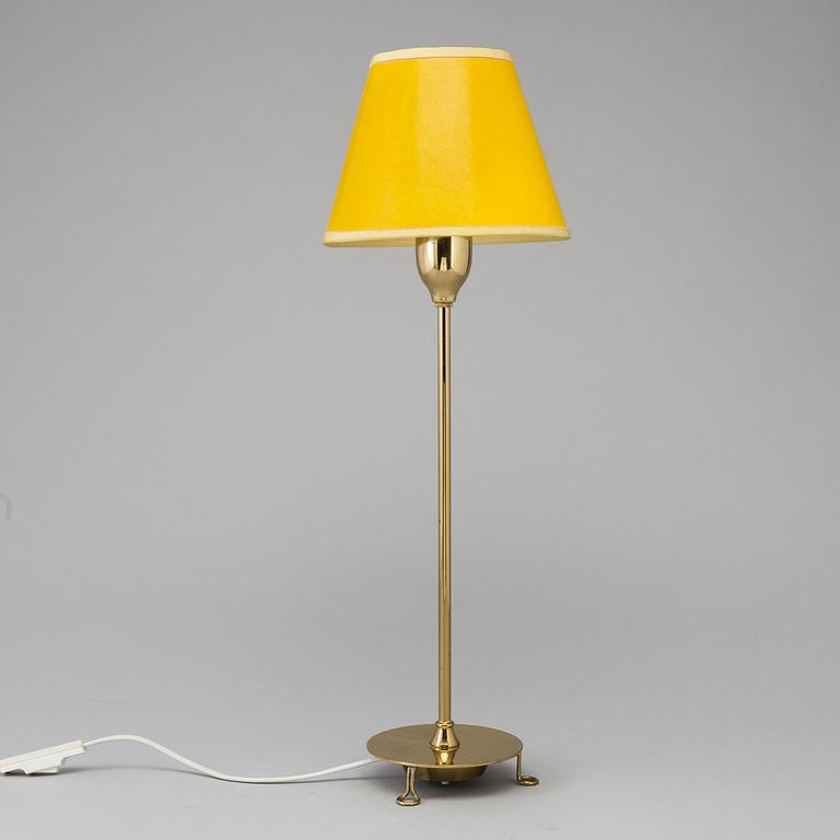 A Josef Frank brass table lamp, modell 2552, for Firma Svenskt tenn.