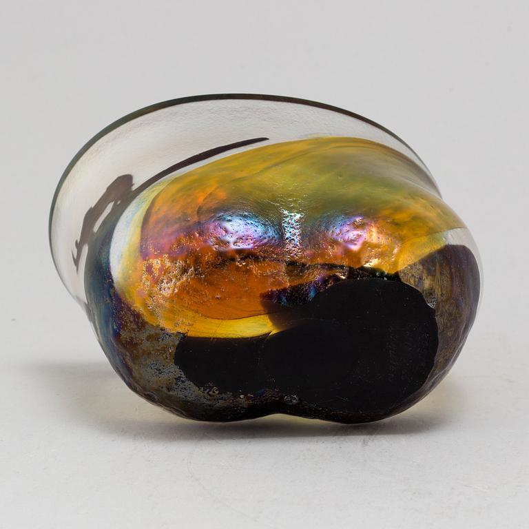 A glass bowl by Bertil Vallien, Kosta, unique, signed B Vallien Unik 5065.