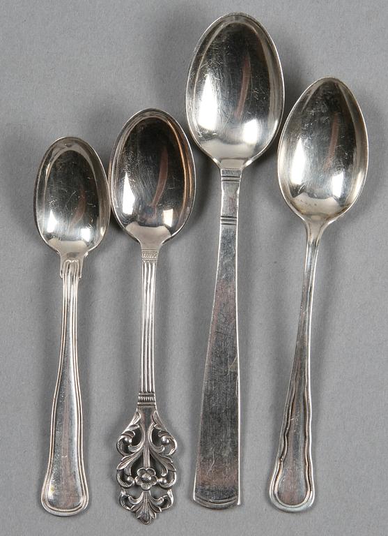 PARTI SILVER, 34 delar, bl a "Rosenholm" GAB samt CG Hallberg, 1900-tal. Tot ca 500 g.