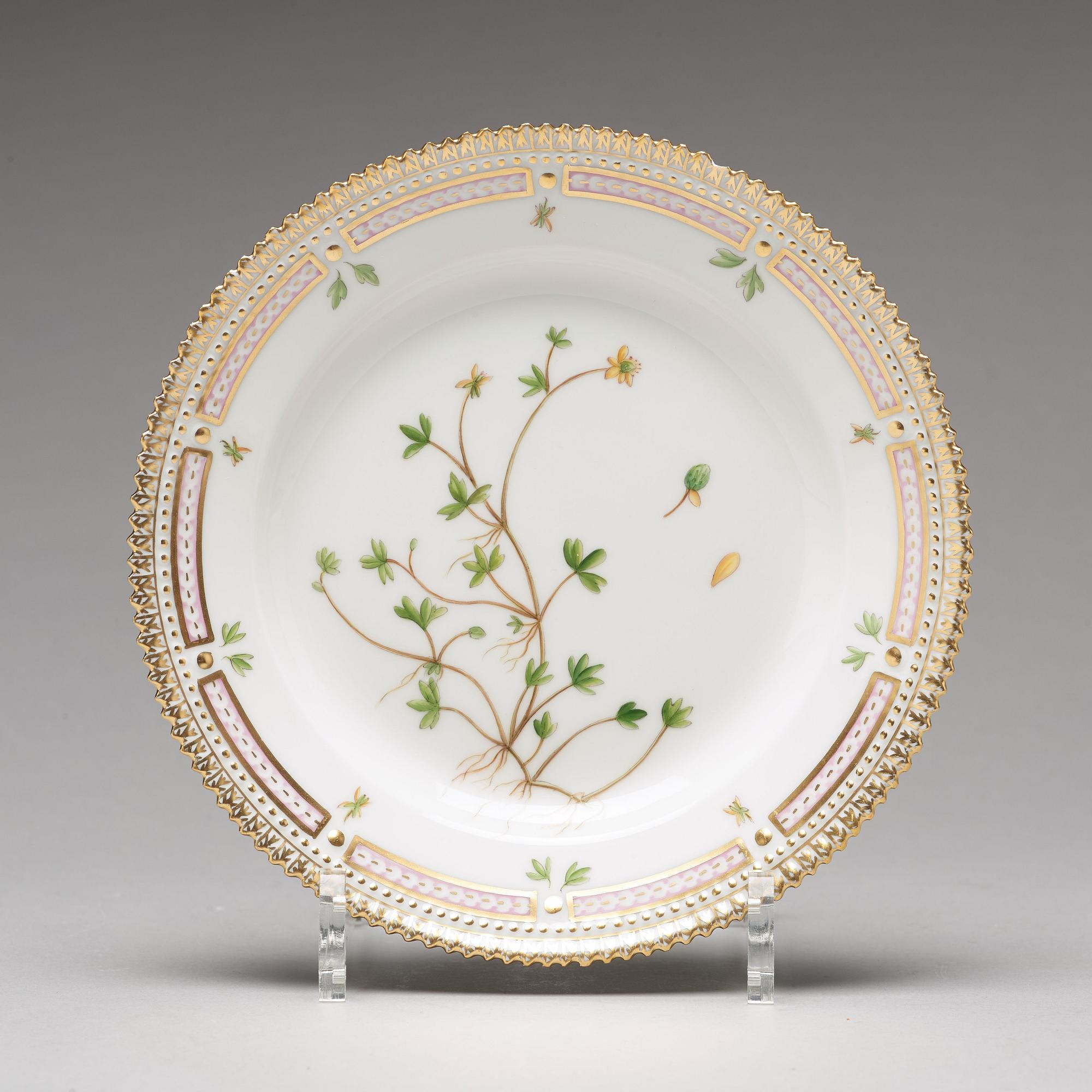 ASSIETTER, 12 stycken, porslin. "Flora Danica", Royal Copenhagen, Danmark, 1900-tal.