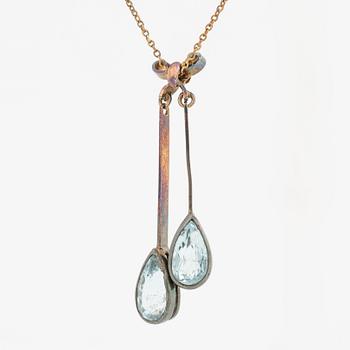 Hänge, 18K guld med två droppformade akvamariner.