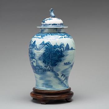 A blue and white jar with cover, Qing dynasty, Qianlong (1736-95).